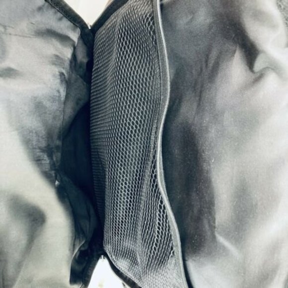 Targus Black Inner And Outer Pockets Buckle Belted Laptop Backpack Case - Picture 11 of 12